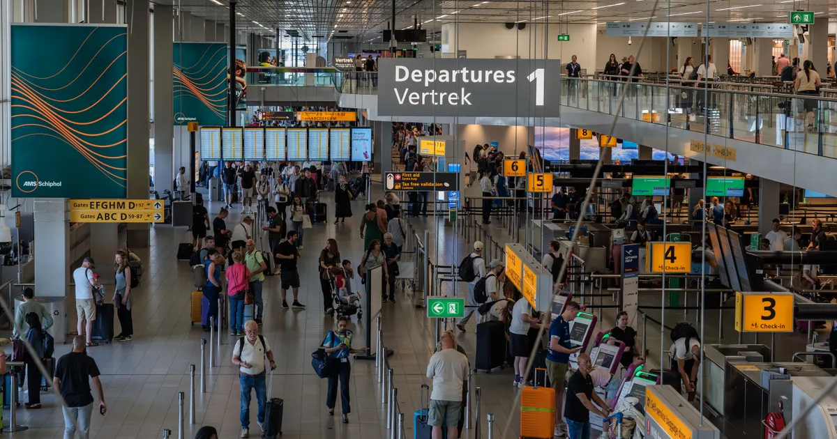 Un terminal d'aéroport reliant un marché à…, en illustration de la section « Domaine national, sous-domaine ou sous-dossier : les vrais arbitrages »