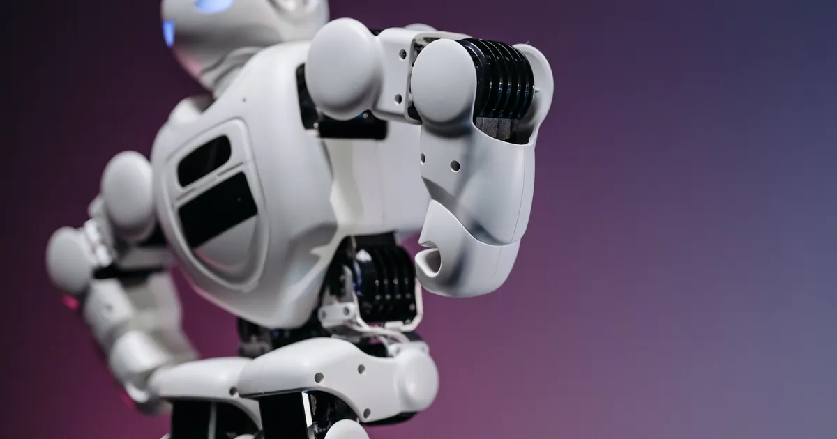 Une machine qui figure un assistant IA, en illustration de la définition SEO de Aperçu IA (AI Overview)