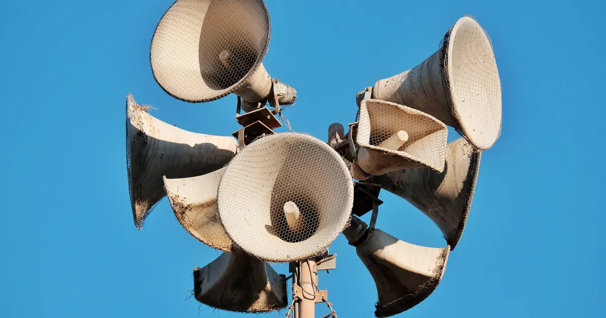 Un mégaphone qui figure une prise de parole publique, en illustration de la définition SEO de Backlink (lien entrant)